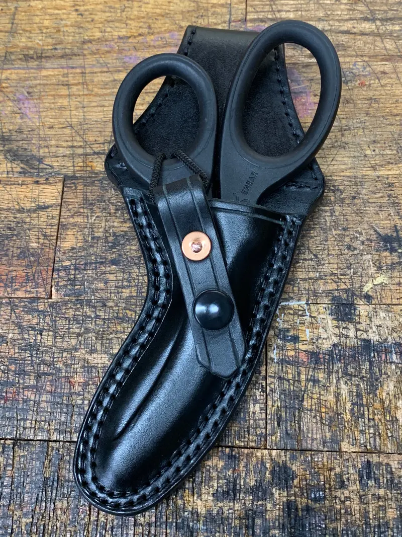 Custom Trauma Shear Holster – Quick-Access Medical Carry 1